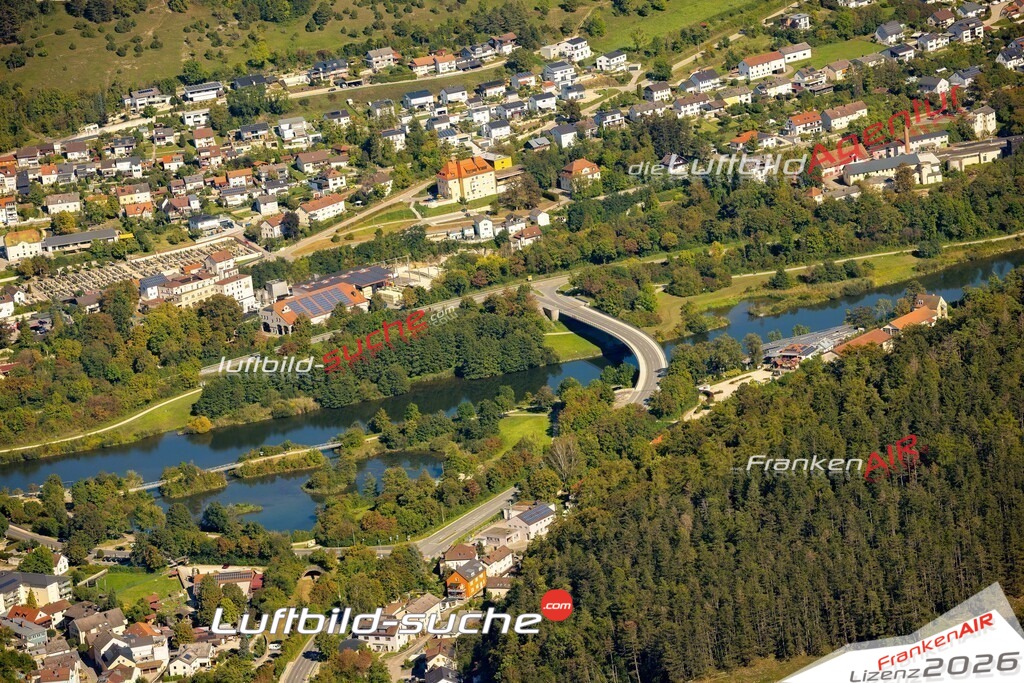 Das Luftbild zeigt : Fluss Brücke Riedenburg - Die Luftaufnahme wurde 2023 vom UL-Flugzeug aus erstellt ( keine Drohne ) - Hochauflösende Luftaufnahme - Für grossformatige Ausdrucke geeignet. Die Geschenkidee !Mit Lizenz und Bildrechte bestellbar