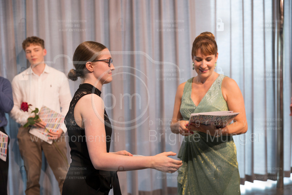 FeusiDiplomfeier_R6OO3162 | Brigitte Münger / bmsportphotography - Realisiert mit Pictrs.com