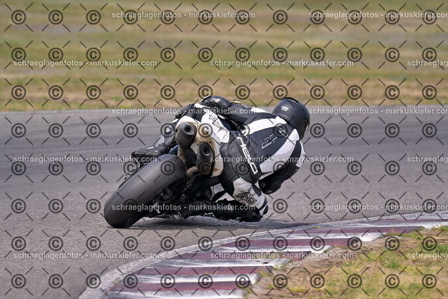 26bt05-1872 | markuskiefer.com - Realisiert mit Pictrs.com
