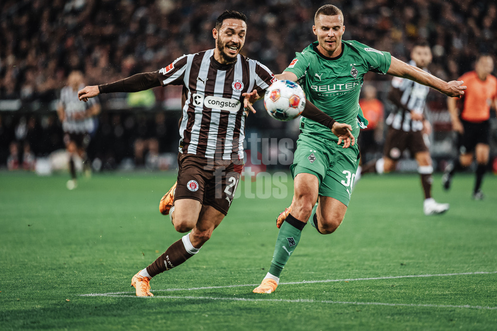 Fußball | Männer | Saison 2025/2026  | Fußball-Bundesliga | 09. Spieltag | FC St. Pauli vs. Borussia Mönchengladbach | 01.11.2025 | v.l. Mathias Pereira Lage (#28, FC St. Pauli) gegen Nico Elvedi (#30, Borussia Mönchengladbach)