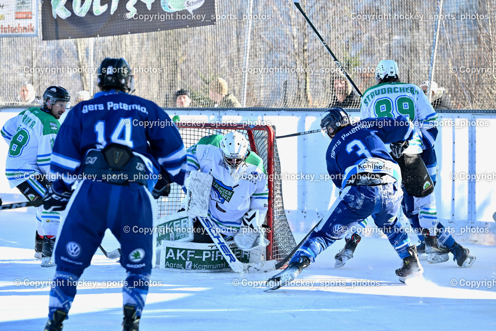 EC Tigers Paternion vs. EC FELD AM SEE/DSG LEDENITZEN | #28 Wrann Anton EC FELD AM SEE Ledenitzen, #14 Tschurnig Daniel EC Tigers Paternion, #32 Baumann Rene EC FELD AM SEE Ledenitzen, #3 Kronawetter Piersilvio EC Tigers Paternion, #89 Staudacher Sandro EC FELD AM SEE Ledenitzen, EC Tigers Paternion vs. EC FELD AM SEE/DSG LEDENITZEN, EC Tigers Paternion vs. EC FELD AM SEE/DSG LEDENITZEN am 04.01.2026 in Paternion (Eislaufplatz Paternion), Austria, (Photo by Bernd Stefan)