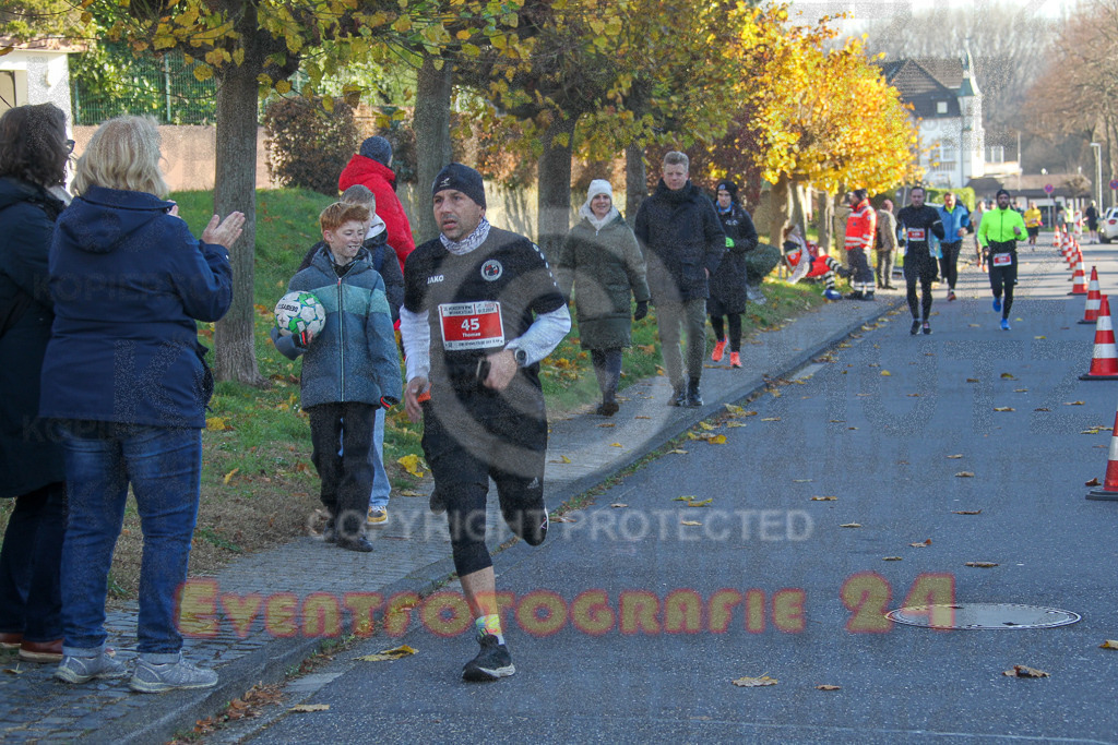 241201_1225_EV4_2389 | Sportfotografie im Rhein-Sieg Kreis, Köln, Bonn, NRW, Rheinland Pfalz, Hessen, etc. Unser Tätigkeitsfeld umfasst den Laufsport vom Volkslauf über den Marathon, Duathlon, Triathon bis zum Ultralauf wie Kölnpfad Ultra oder Schindertrail.