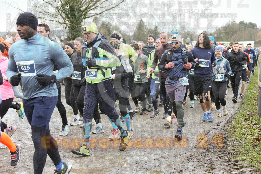 241208_0927_EX1_3760 | Sportfotografie im Rhein-Sieg Kreis, Köln, Bonn, NRW, Rheinland Pfalz, Hessen, etc. Unser Tätigkeitsfeld umfasst den Laufsport vom Volkslauf über den Marathon, Duathlon, Triathon bis zum Ultralauf wie Kölnpfad Ultra oder Schindertrail.