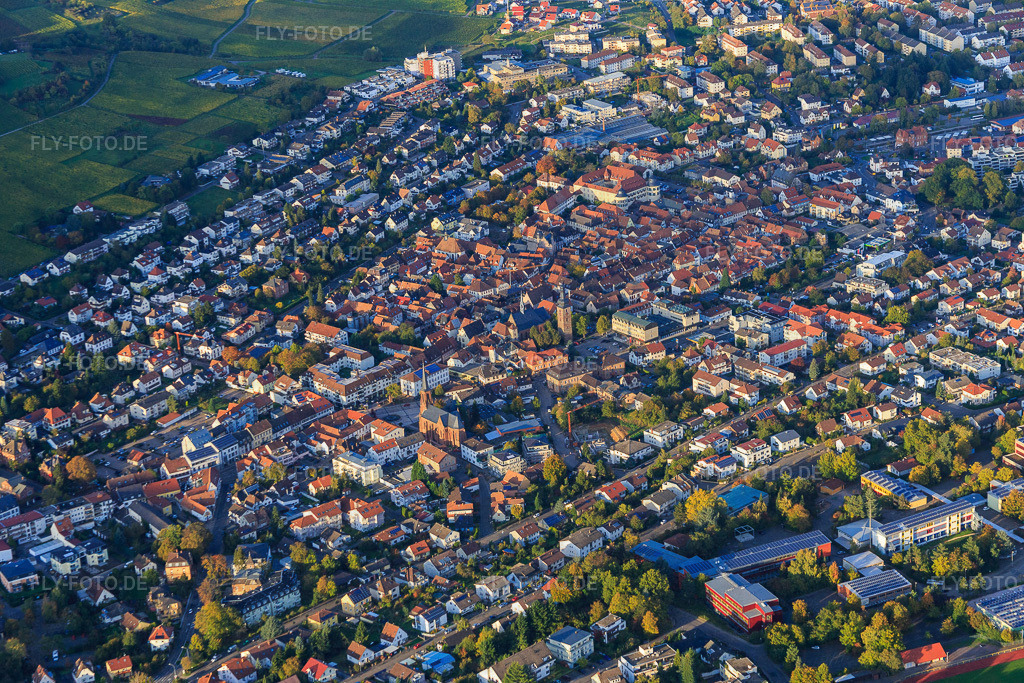 Ortszentrum mit Petronellastr | Luftbild: Ortszentrum mit Petronellastr in Bad Bergzabern im Bundesland Rheinland-Pfalz in Deutschland. Foto: IMG_074658.jpg vom 14.10.2014 durch Werner Riehm/FLY-FOTO.de - Realisiert mit Pictrs.com