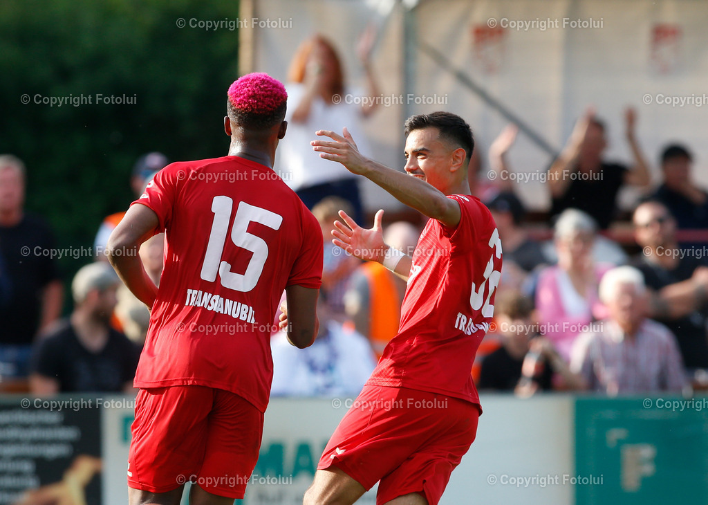 A_LUI_26072025_40 | SPORT,FUSSBALL,UNIQA OEFB CUP 1.RUNDE   26.07.2025 ASKOE OEDT-AUSTRIA SALZBURG IM BILD: MATCHWINNER JONATHAN ALUKWU UND FILIP BRESKIC  (BEIDE OEDT) UND (SALZBURG) FOTO:FOTOLUI
