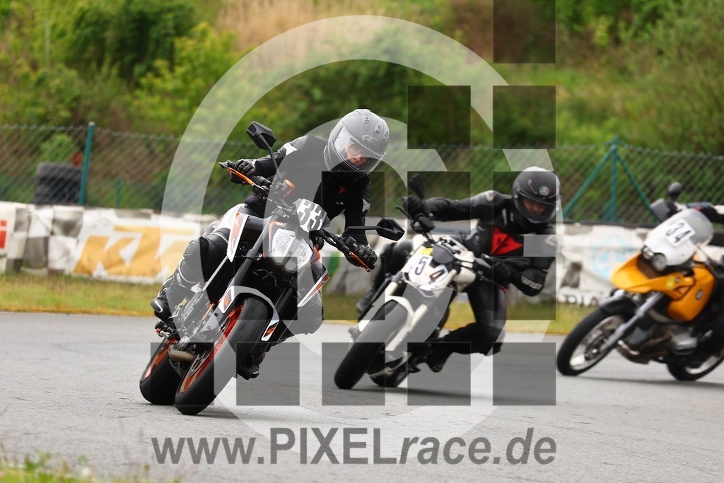 0033-20260509_00353 | Schöne Erinnerungen an spannende Momente - das festzuhalten ist unser Job. PIXELrace.de ist seit 2003 auf den Rennstrecken Europas unterwegs um die Action draußen beim Fahren und die wunderbare Stimmung imm Fahrerlager für euch einzufangen.
