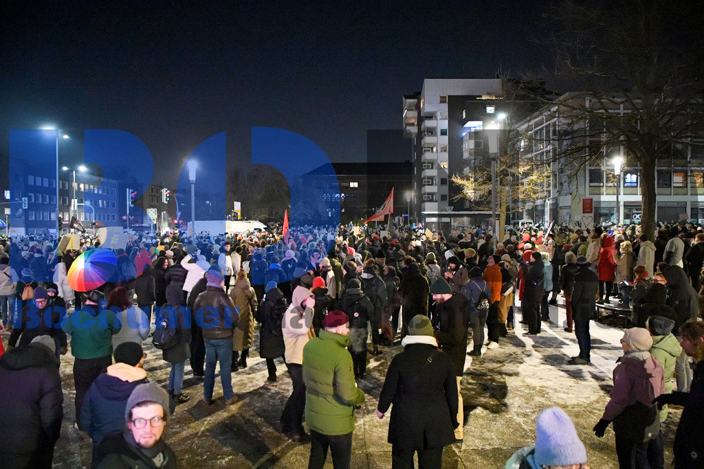 Weihnachtssingen im Stadion | {headline}



(Foto: Christian Schnaubelt / BOND)

 - Realisiert mit Pictrs.com