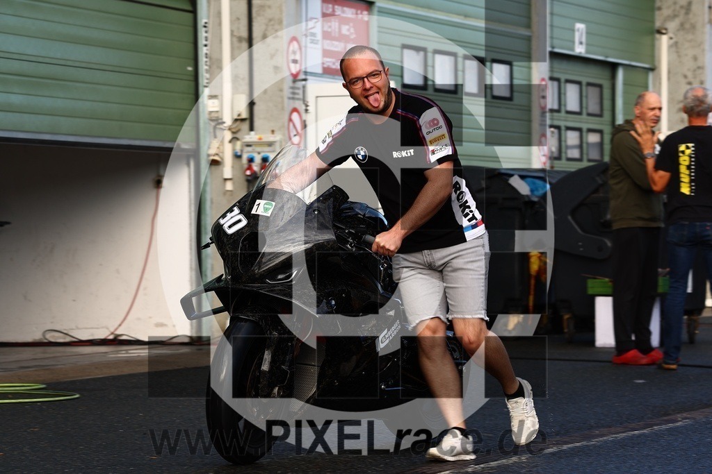 social-20250829_00008 | Schöne Erinnerungen an spannende Momente - das festzuhalten ist unser Job. PIXELrace.de ist seit 2003 auf den Rennstrecken Europas unterwegs um die Action draußen beim Fahren und die wunderbare Stimmung imm Fahrerlager für euch einzufangen.