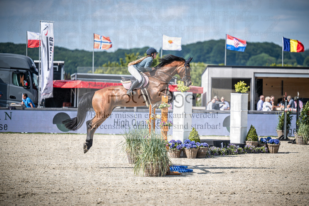 DOS_2898 | Entdecke hochwertige Reitturnierfotos von Foto Oger. Professionell, emotional und authentisch – jetzt Lieblingsmomente im Shop bestellen.Deutschlandweite Turnierfotografie. - Realisiert mit Pictrs.com