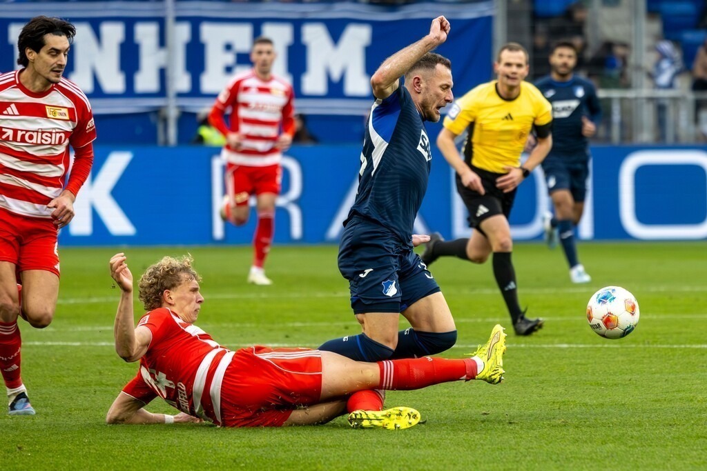 TSG Hoffenheim vs. Union Berlin (Sinsheim, Germany) | Sinsheim, Germany, 31. Jan. 2026: German Bundesliga, 2025/26 season, Matchday 20: TSG Hoffenheim vs. Union Berlin / Foul by Leopold Querfeld (14, Berlin) on Vladimir Coufal (34, Hoffenheim) - Realisiert mit Pictrs.com