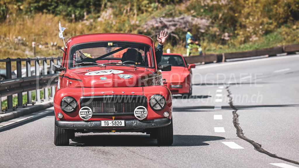 19. Arosa ClassicCar 2023 - 2. September 2023 | 19. Arosa ClassicCar 2023
Arosa, Schweiz
Bühler Andi aus Sirnach mit der Startnummer 237 in einem Volvo PV 544 Sport, Jahrgang 1960, in der Klasse Classic Trophy.
@arosaclassiccar, @arosa.official, #arosaclassiccar, #arosa, #76curves, #classiccar
Bild: Sportfotografie Markus Aeschimann | www.markus-aeschimann.ch - Realisiert mit Pictrs.com