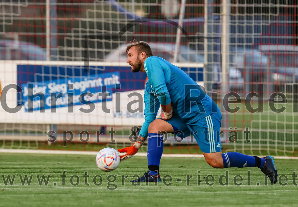 2023-07-20_032_FC_Finsing_gegen_TSV_Wartenberg | Finsing, Deutschland, 20.07.2023:
Fußball, Kreisliga 2023 / 2024, Testspiel, FC Finsing gegen TSV Wartenberg, Endergebnis: 1:0

Torwart Daniel Schröder (FC Finsing, #1)

Foto: Christian Riedel / fotografie-riedel.net