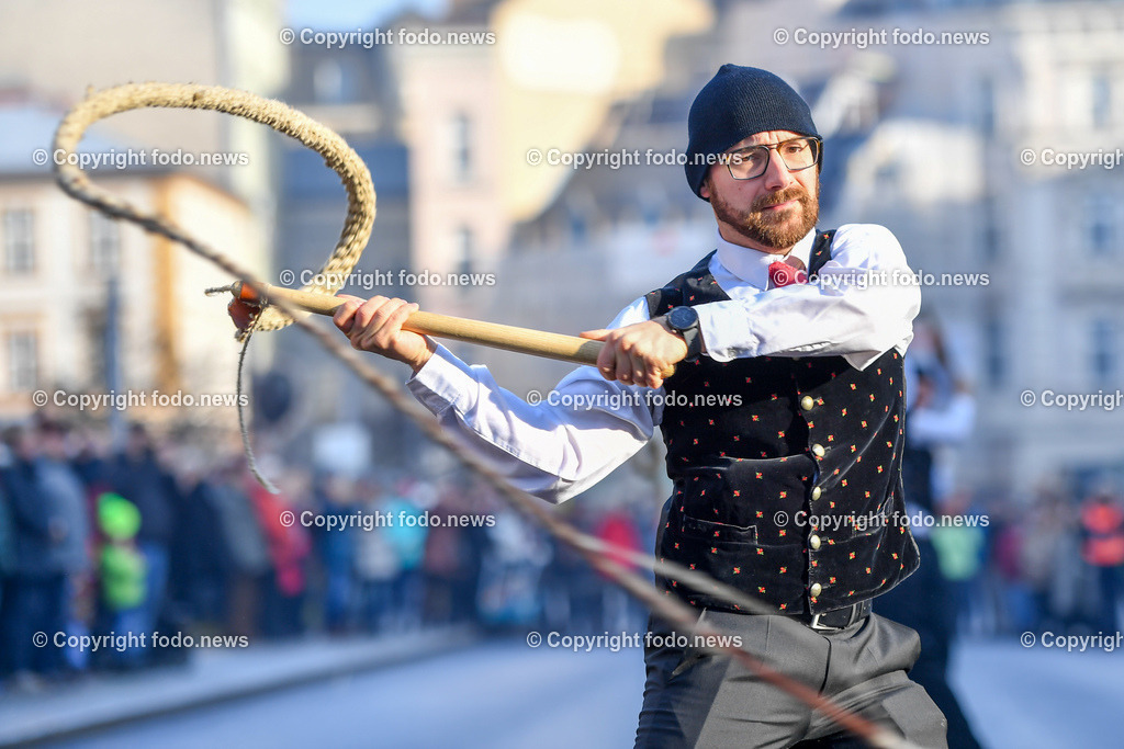 Aperschnalzen 2023_ Neujahrschnalzen_ Turmblaeser_ Promenade_ Landhaus Linz_ 01.01.2023-29 | 01.01.2023, Promenade Linz, AUT, Landhaus im Bild Neujahrschnalzen 2023, Turmblaeser, Prangerschuetzen, Trachtenverein Altstaedter Bauerngmoa, Aperschnalzer