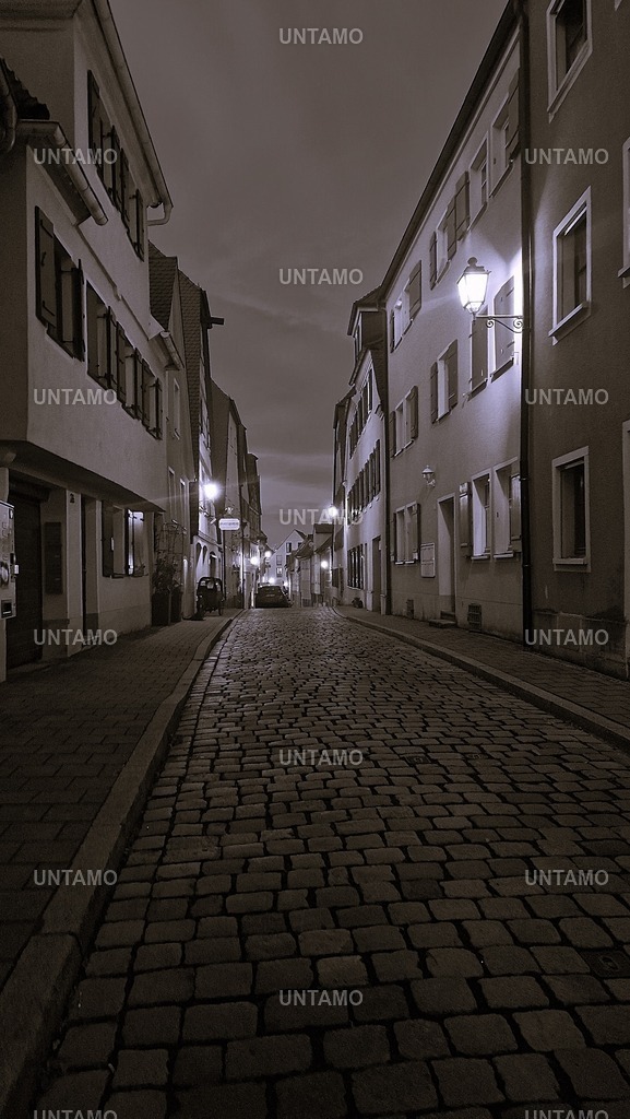 Stadtleben Gasse | untamo - Realisiert mit Pictrs.com