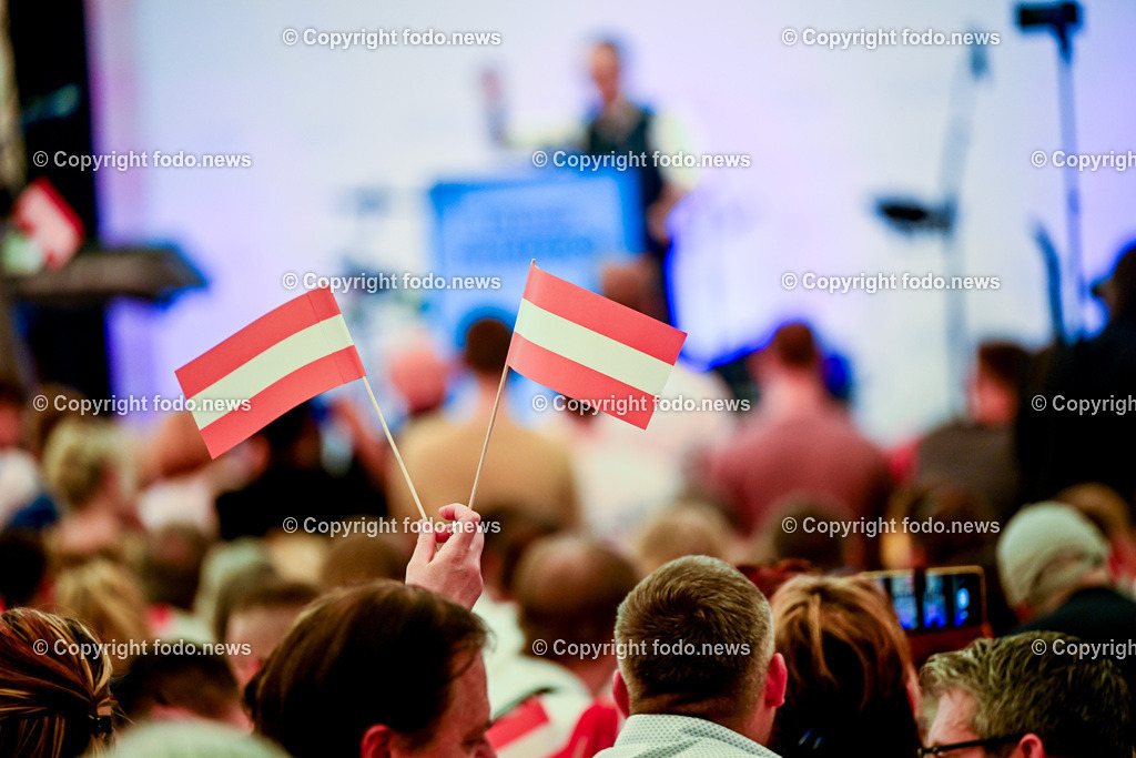 Urfahraner Jahrmarkt_ 1.Mai Kundgebung FPOE_ 01.05.2025-188 | 01.05.2025, Urfahraner Jahrmarkt, AUT, 1.Mai Kundgebung FPOE, im Bild Besucher im Bierzelt der 1.Mai Kundgebung FPOE