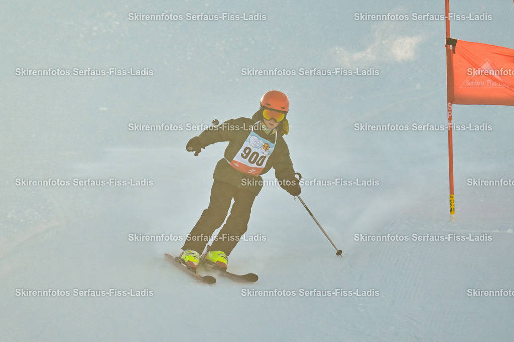 SRF_25.12.2025_0305 | Skirennfotos,Serfaus,Fiss,Ladis,Kinderskirennen,Winter,Tirol,Oberland,skirace,SFL,feelfree,weil wir's genießen,ski,Ski,skifahren,Sonnenplateau, - Realisiert mit Pictrs.com