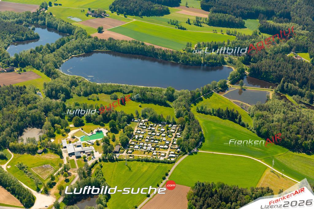 Das Luftbild zeigt : Naturerlebnisbad Immenreuth - Die Luftaufnahme wurde 2024 vom UL-Flugzeug aus erstellt ( keine Drohne ) - Hochauflösende Luftaufnahme - Für grossformatige Ausdrucke geeignet. Die Geschenkidee !Mit Lizenz und Bildrechte bestellbar