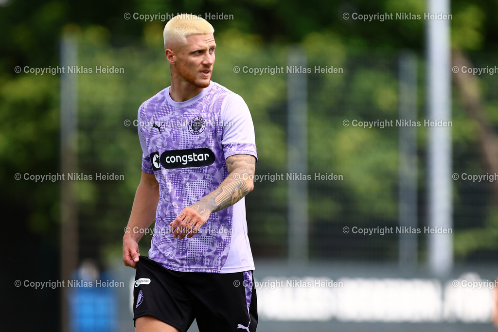 NH_FCStPauli_Training_11072025 | #23 Louis Oppie (FC St. Pauli)Fußball I Herren I Training I Saison 2025-2026 I FC St. Pauli I 11.07.2025 I Trainingszentrum FC St. Pauli