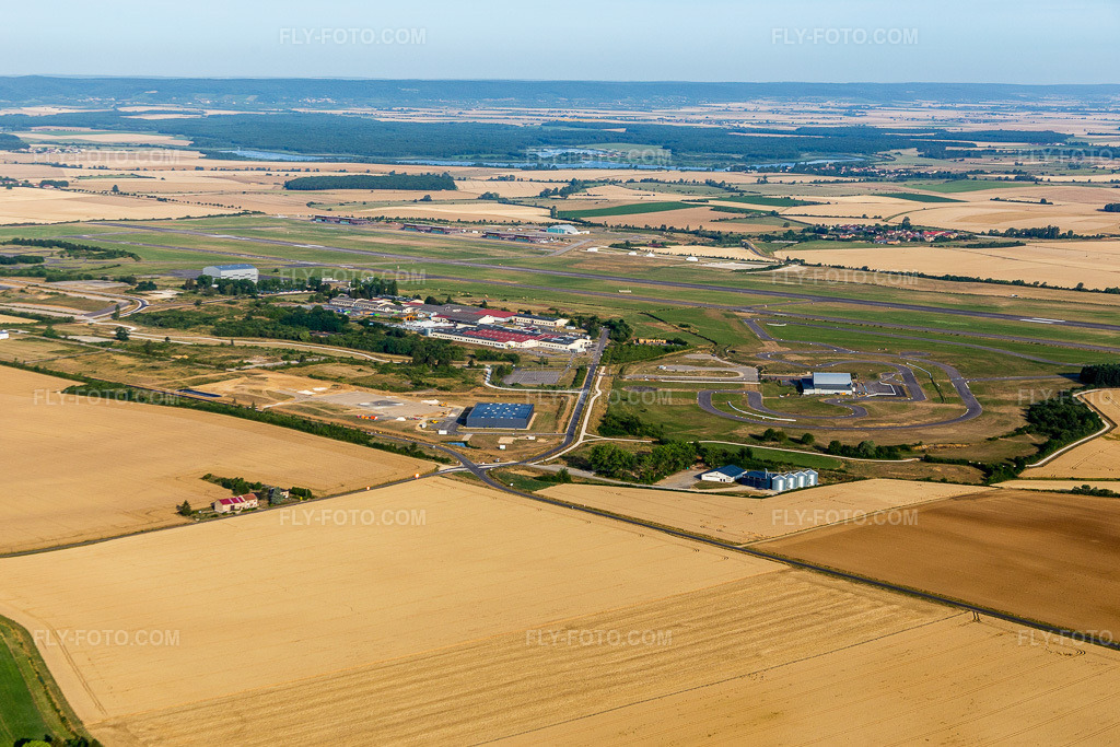 Aerial view: Runway and taxiway of the Chambley Planet'Air airfield in Saint-Julien-les-Gorze in Saint-Julien-lès-Gorze in the state Meurthe et Moselle, France. – Photo: IMG_083228.jpg taken on 07/12/2015 by Werner Riehm/FLY-FOTO.com – Resolution of the original: 5294 x 3530 px