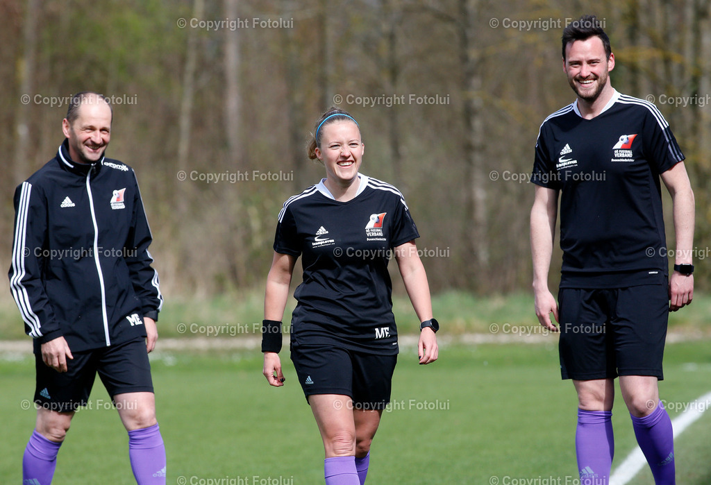 A_LUI_01042023_02 | SPORT,FUSSBALL ,LT1 OOELIGA ASKOE OEDT-UNION EDELWEISS LINZ 01.04.2023 IM BILD: MANFRED ERLINGER FIFA SCHIRI MARIA ENNSGRABER UND PHILLIP REITINGER   FOTO:FOTOLUI