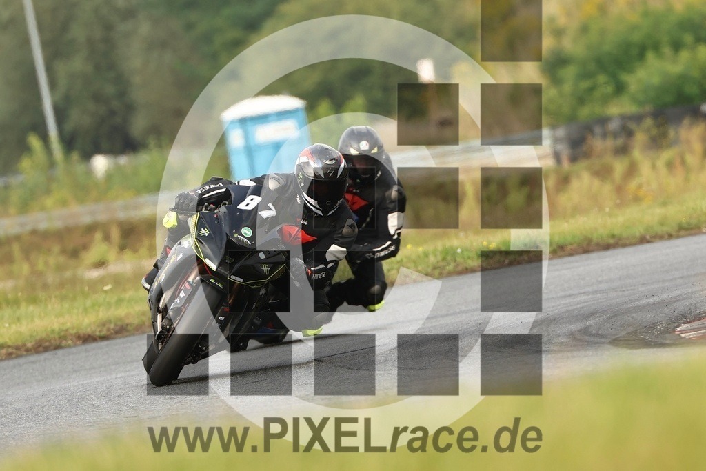 0087-20250908_12587 | Schöne Erinnerungen an spannende Momente - das festzuhalten ist unser Job. PIXELrace.de ist seit 2003 auf den Rennstrecken Europas unterwegs um die Action draußen beim Fahren und die wunderbare Stimmung imm Fahrerlager für euch einzufangen.