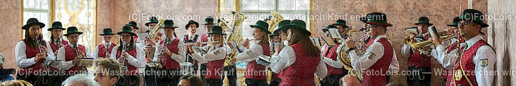 ALP0261_XXXIX_Chopin-Festival_Eroeffnung_Musikverein Gaming | (C)FotoLois.com, Alois Spandl, XXXIX. internationales CHOPIN-Festival in der Kartause Gaming, Eröffnung des Festivals mit Einmarsch der Goldhaubengruppe Lackenhof mit der Musikkapelle Gaming sowie den Ehrengästen und Eröffnungsansprachen in der Barockbibliothek, Fr 4. August 2023.