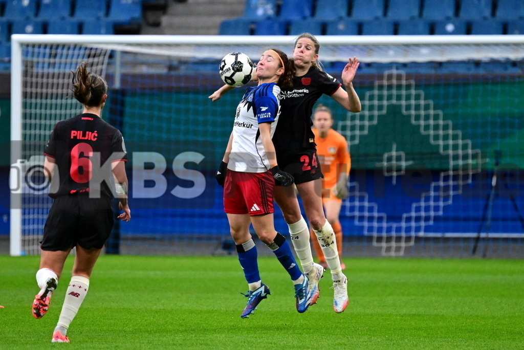 KBS Picture_HSV-Leverkusen_DFBpokal_Frauen_044 | v.l. Brunnthaler Melanie (HSV Frauen) , Turanyi Lilla (Bayer Leverkusen) ,Sportplatz :  Volksparkstadion, - Realisiert mit Pictrs.com