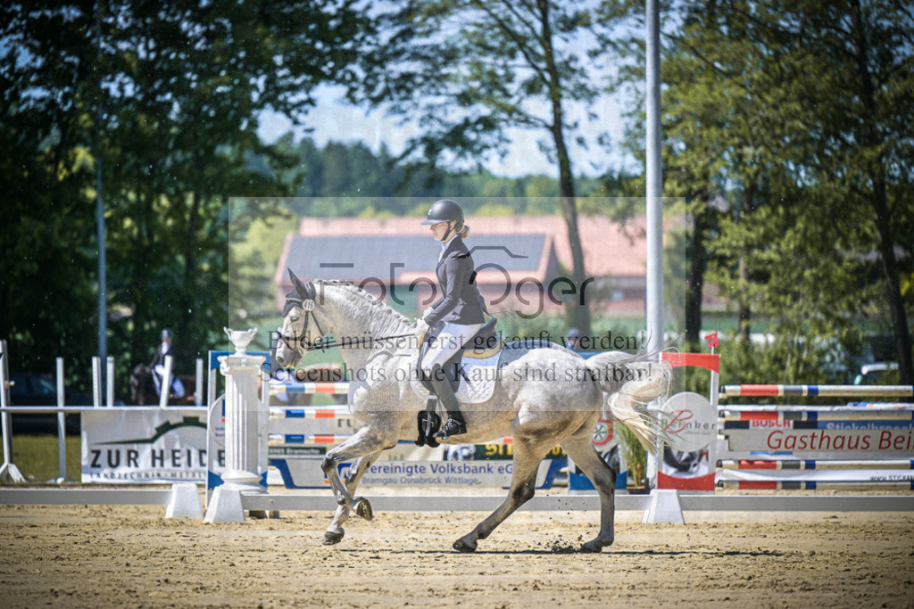 DOS_8284 | Entdecke hochwertige Reitturnierfotos von Foto Oger. Professionell, emotional und authentisch – jetzt Lieblingsmomente im Shop bestellen.Deutschlandweite Turnierfotografie. - Realisiert mit Pictrs.com