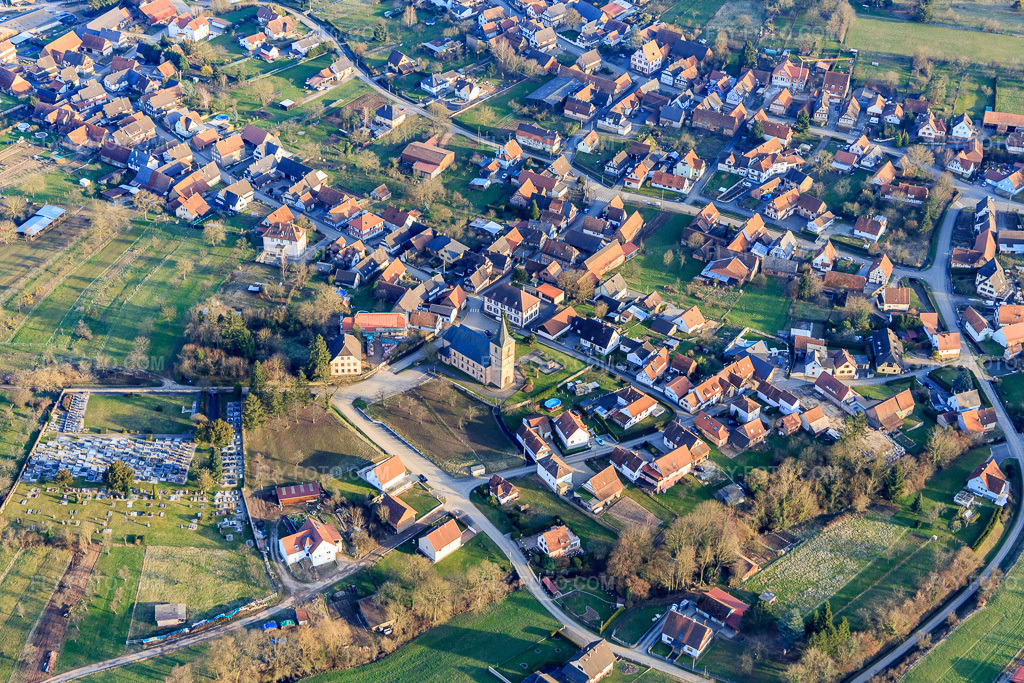 Aerial view: View of the town from the northwest in Preuschdorf in the state Bas-Rhin, France. – Photo: IMG_104948.jpg taken on 03/21/2018 by Werner Riehm/FLY-FOTO.com – Resolution of the original: 5207 x 3471 px