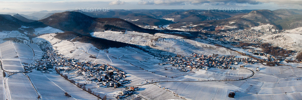 Luftbild: Winterlich schneebedeckte Panorama vom Ortsbereich und der Umgebung in Birkweiler im Bundesland Rheinland-Pfalz in Deutschland. Foto: IMG_36355-Bearbeitet.jpg vom 03.01.2011 durch Werner Riehm/FLY-FOTO.deAuflösung des Originals: 9500 x 3167 px