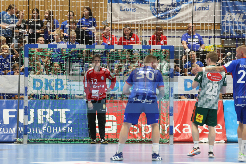 Bergischer HC - TSV Hannover-Burgdorf | Peter Johannesson und #28 Maximilian Gerbl -  © Sportfoto-Sale (MK) - Realisiert mit Pictrs.com