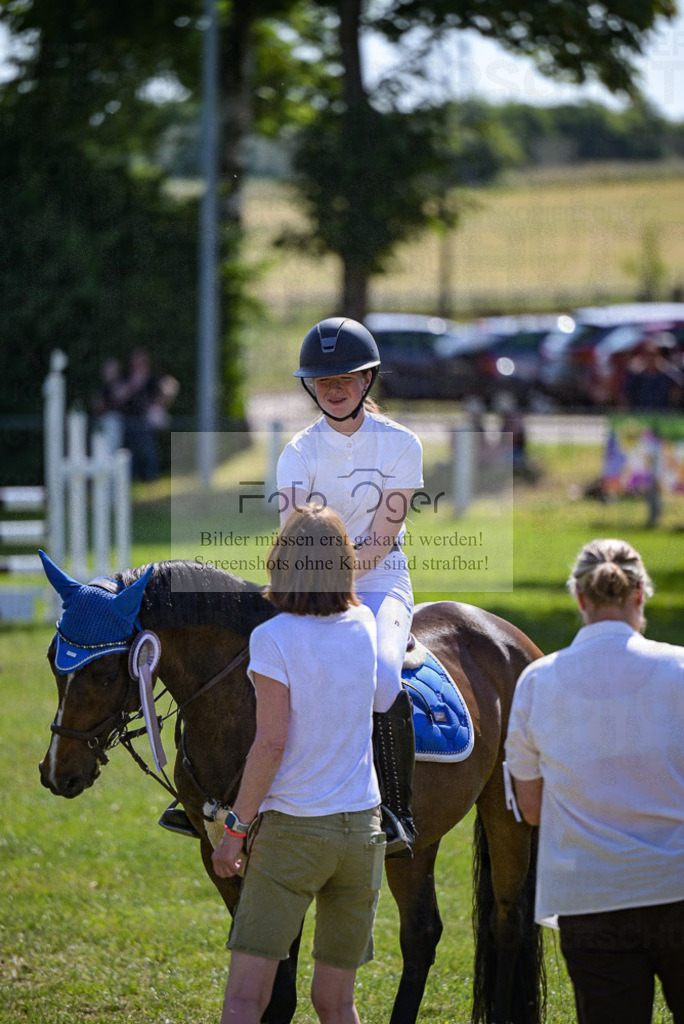 Reitturnier Voxtrup | Entdecke hochwertige Reitturnierfotos von Foto Oger. Professionell, emotional und authentisch – jetzt Lieblingsmomente im Shop bestellen.Deutschlandweite Turnierfotografie. - Realisiert mit Pictrs.com