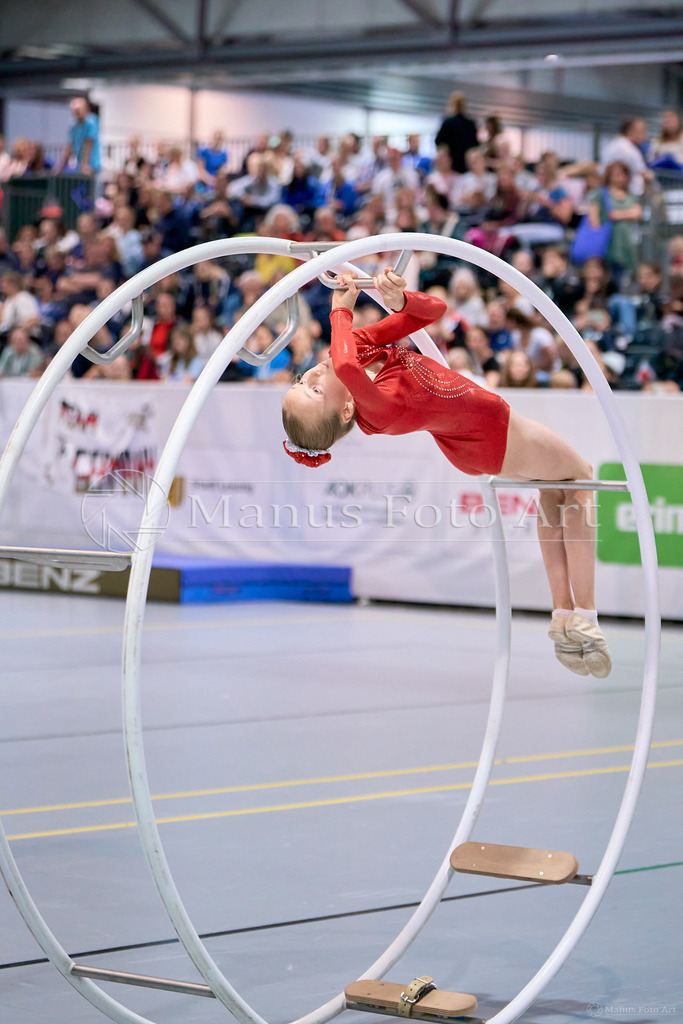 A-DSC05176 | Professionelle Sportfotografie in Hamburg, Schleswig-Holstein und Niedersachsen – spezialisiert auf Rhönrad, Geräteturnen, Leistungsturnen und rhythmische Sportgymnastik. Bundesweite Begleitung von Rhönrad-Events. Jetzt Sport-Fotos - Realisiert mit Pictrs.com