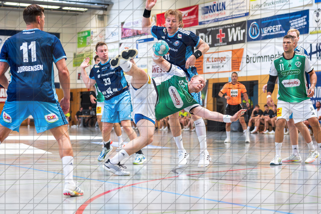 IHC 2026 - TSV Hannover-Burgdorf vs. HC Hamburg | Justus Fischer (TSV Hannover-Burgdorf #54); IHC 2026 - TSV Hannover-Burgdorf vs. HC Hamburg am 09.08.26 in Sporthalle KGS, Schneverdingen - Realisiert mit Pictrs.com