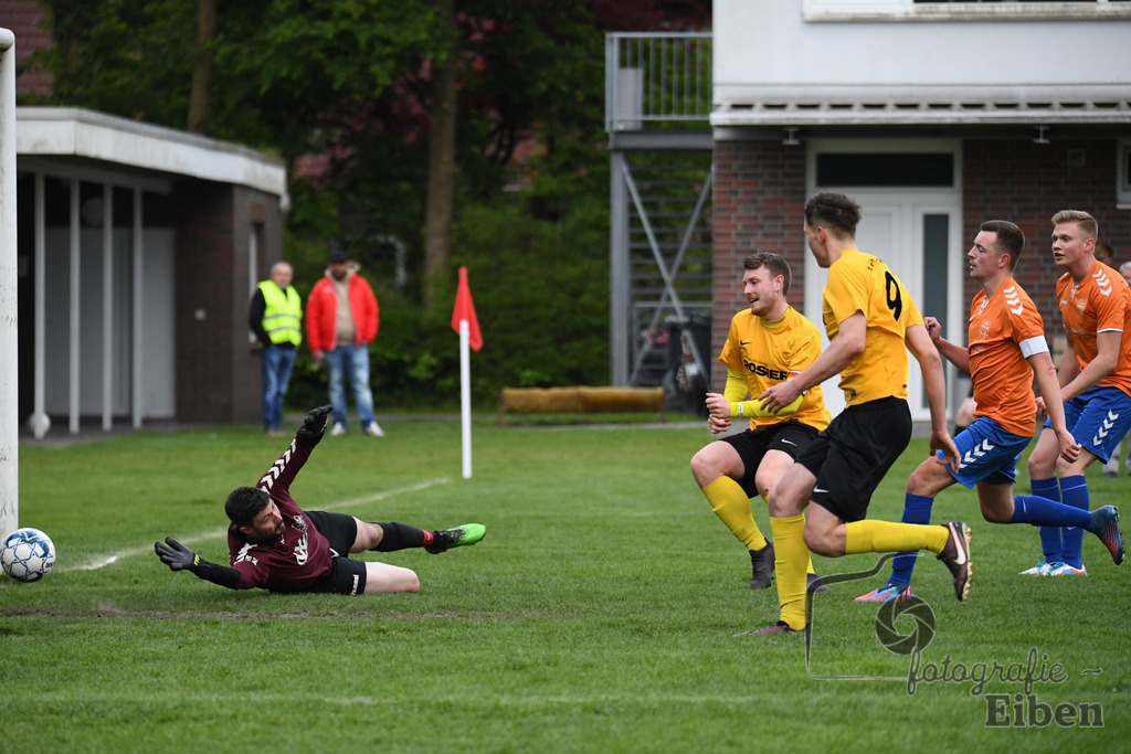 TuS Ofen-FC Ohmstede | Herren Kreispokal Halbfinale; TuS Ofen (orange)-FC Ohmstede (gelb) am 17.05.2023; in Ofen (Sportanlage Ofen), Photo: Philip Eiben 2023 - Realisiert mit Pictrs.com