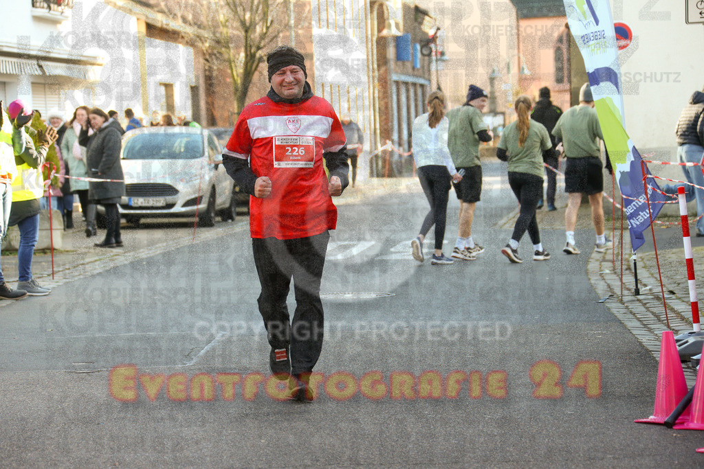 241201_1254_EX1_3418 | Sportfotografie im Rhein-Sieg Kreis, Köln, Bonn, NRW, Rheinland Pfalz, Hessen, etc. Unser Tätigkeitsfeld umfasst den Laufsport vom Volkslauf über den Marathon, Duathlon, Triathon bis zum Ultralauf wie Kölnpfad Ultra oder Schindertrail.