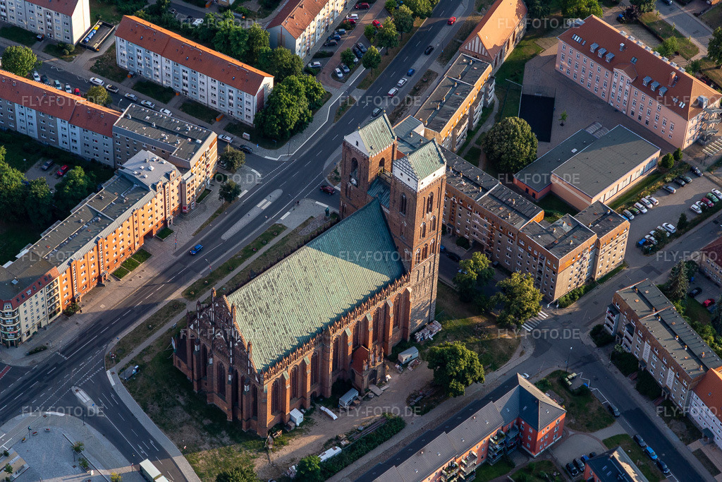 Luftbild: Marienkirche an der Marienkirchstraße in Prenzlau im Bundesland Brandenburg in Deutschland. Foto: IMG_116216.jpg vom 17.07.2019 durch Werner Riehm/FLY-FOTO.de