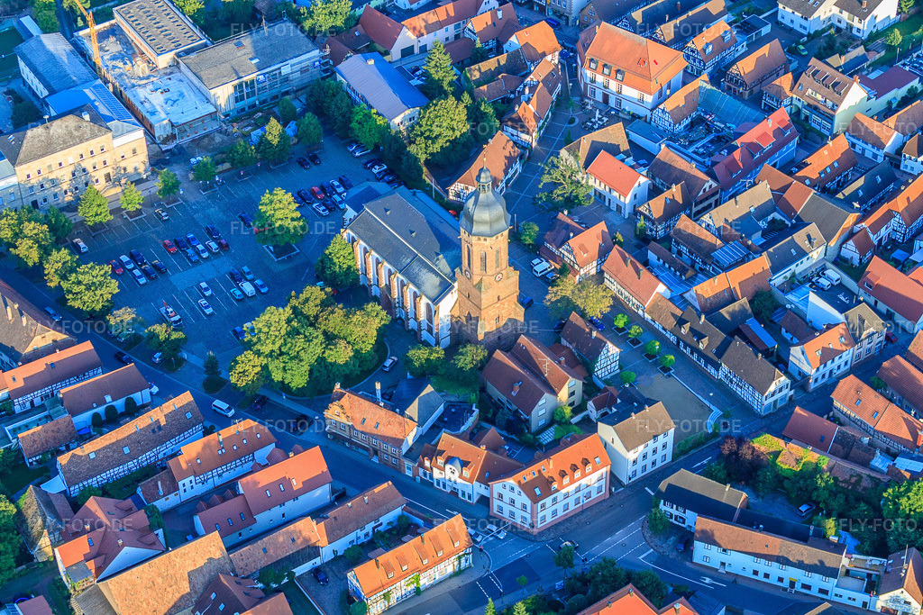 Luftbild: Marktplatz, St. Georgskirche in Kandel im Bundesland Rheinland-Pfalz in Deutschland. Foto: IMG_32790.jpg vom 01.09.2010 durch Werner Riehm/FLY-FOTO.de