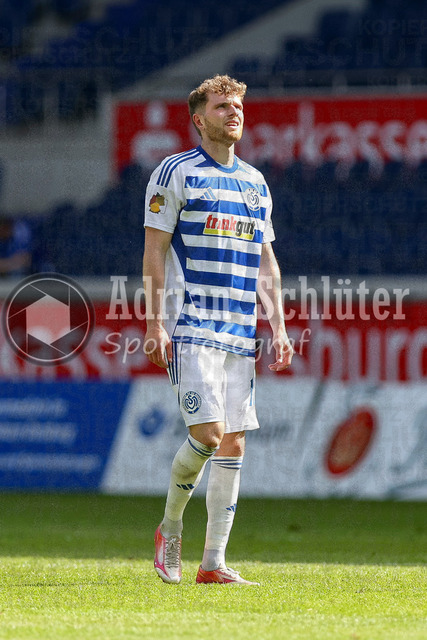 23.05.2026, GER, Fussball, Herren, Niederrheinpokal Finale, Saison 2025/2026, SC St. Tönis - MSV Duisburg | Steffen Meuer (MSV Duisburg) schaut