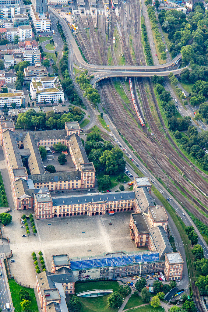 Luftbild: Barockschloss Mannheim von Nordwesten im Ortsteil Innenstadt in Mannheim im Bundesland Baden-Württemberg in Deutschland. Foto: IMG_142789.jpg vom 19.07.2024 durch Werner Riehm/FLY-FOTO.deBarockschloss Mannheim