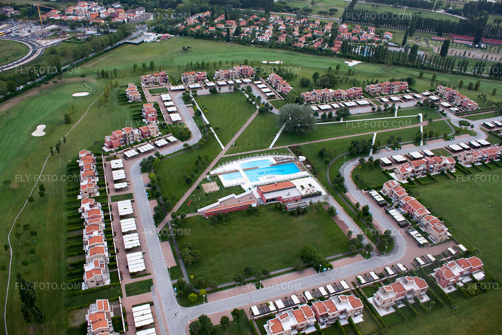 Aerial view: View of the town in Lido di Jesolo in the state Veneto, Italy.Photo: IMG_50347.jpg taken on 06/07/2012 by Werner Riehm/FLY-FOTO.comResolution of the original: 4752 x 3168 px