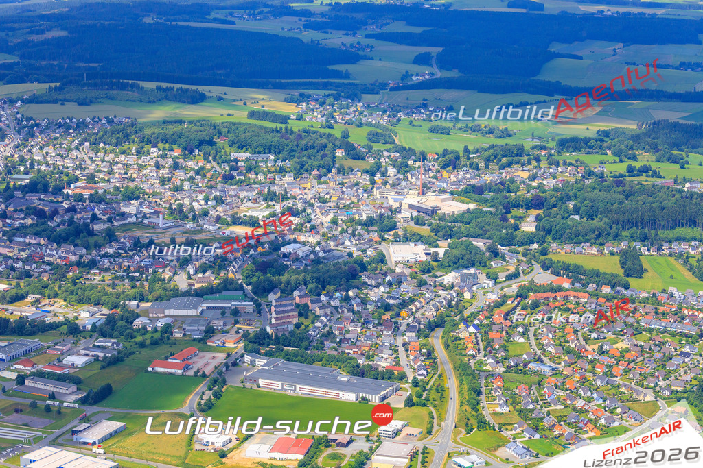 Die Luftaufnahme der Stadt Helmbrechts wurde vom UL-Flugzeug heraus erstellt ( keine Drohne )- hohe Auflösung für beste Qualität
