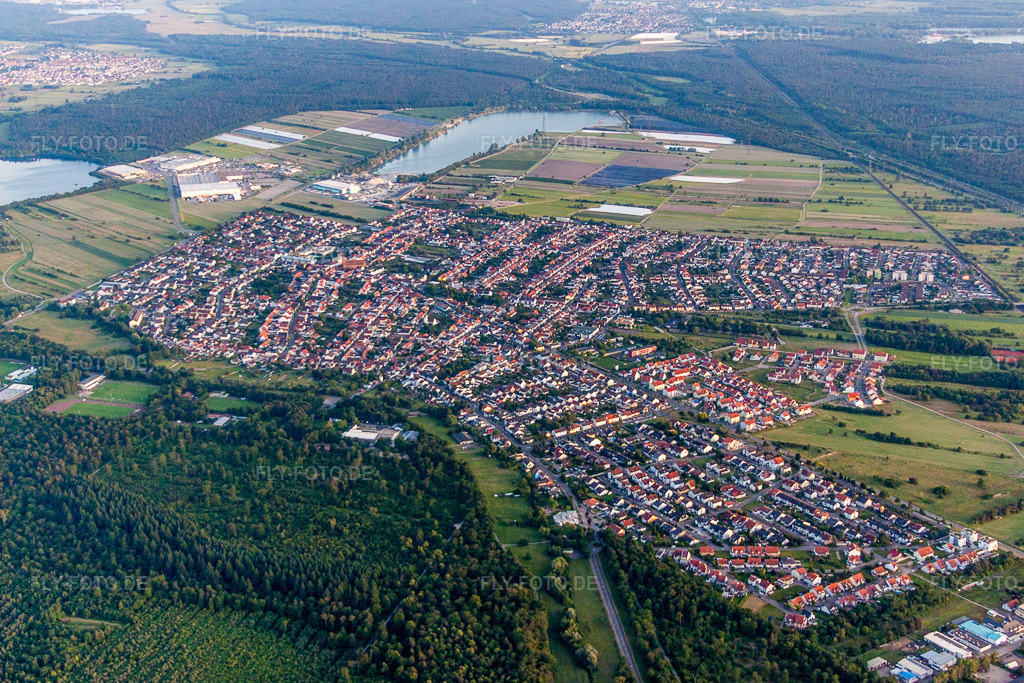 Luftbild: Ortsansicht im Ortsteil Wiesental in Waghäusel im Bundesland Baden-Württemberg in Deutschland. Foto: IMG_66443.jpg vom 30.05.2014 durch Werner Riehm/FLY-FOTO.de