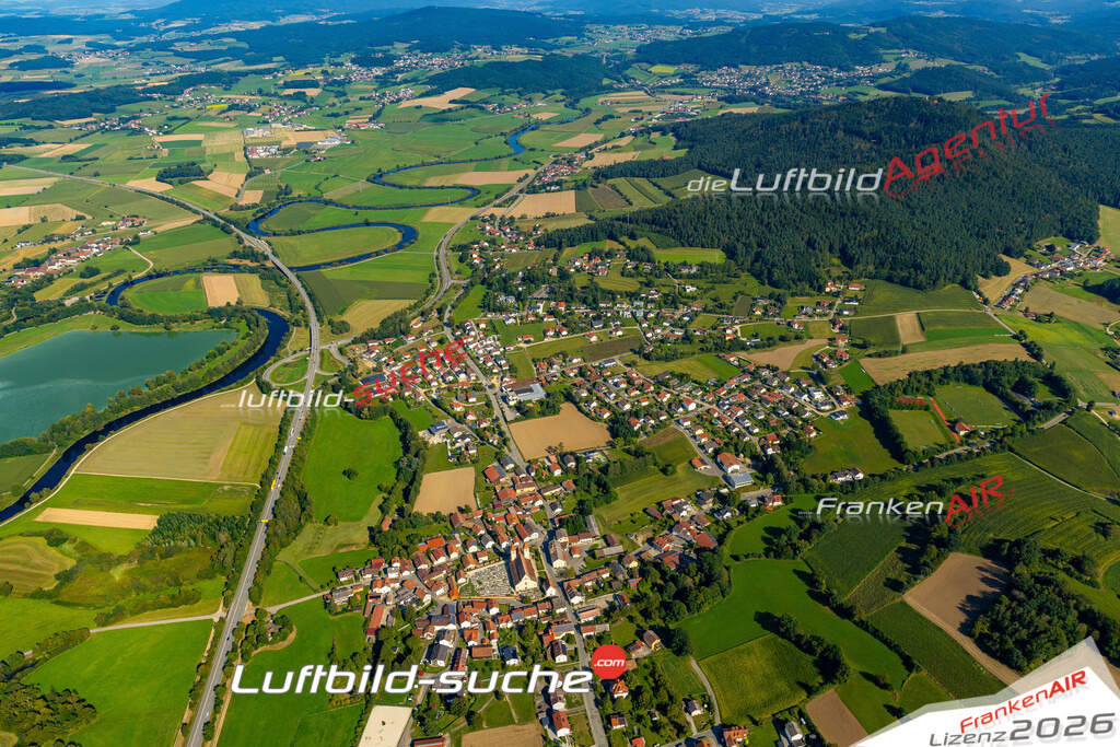 Das Luftbild zeigt : Chammünster Cham - Die Luftaufnahme wurde 2024 vom UL-Flugzeug aus erstellt ( keine Drohne ) - Hochauflösende Luftaufnahme - Für grossformatige Ausdrucke geeignet. Die Geschenkidee !Mit Lizenz und Bildrechte bestellbar