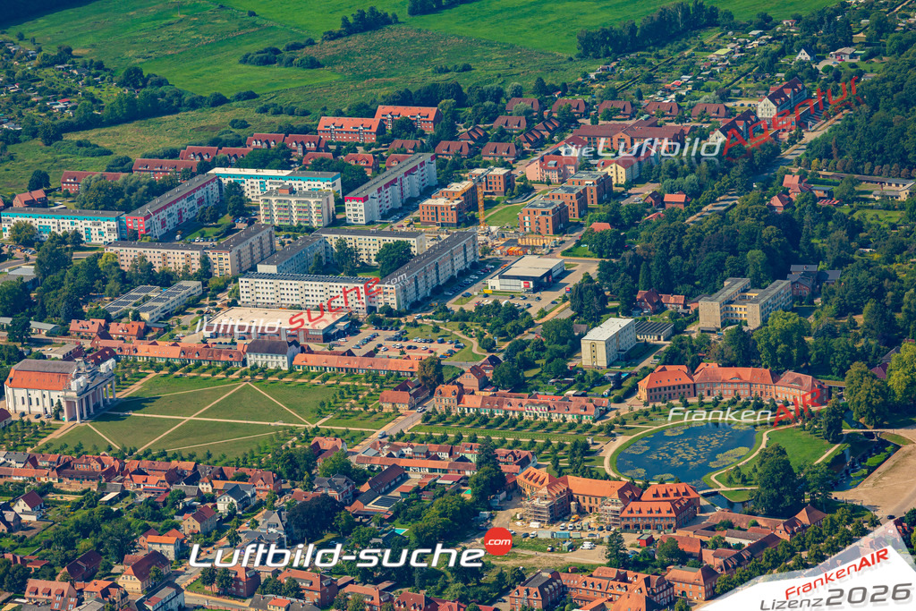 Übersichts Bild Ludwigslust - Die Luftaufnahme wurde 2025 vom UL-Flugzeug heraus erstellt ( keine Drohnenaufnahme ) - Hochauflösende Luftaufnahme - für Wandbilder und großformatige Ausdrucke geeignet. Das besondere Geschenk!Hier alle&nbsp;Infos zur Lizenzierung der LuftaufnahmeWir fliegen auch dieses Jahr wieder in Ihre Region um Luftbilder zu erstellen.- Luftbild anfragen
