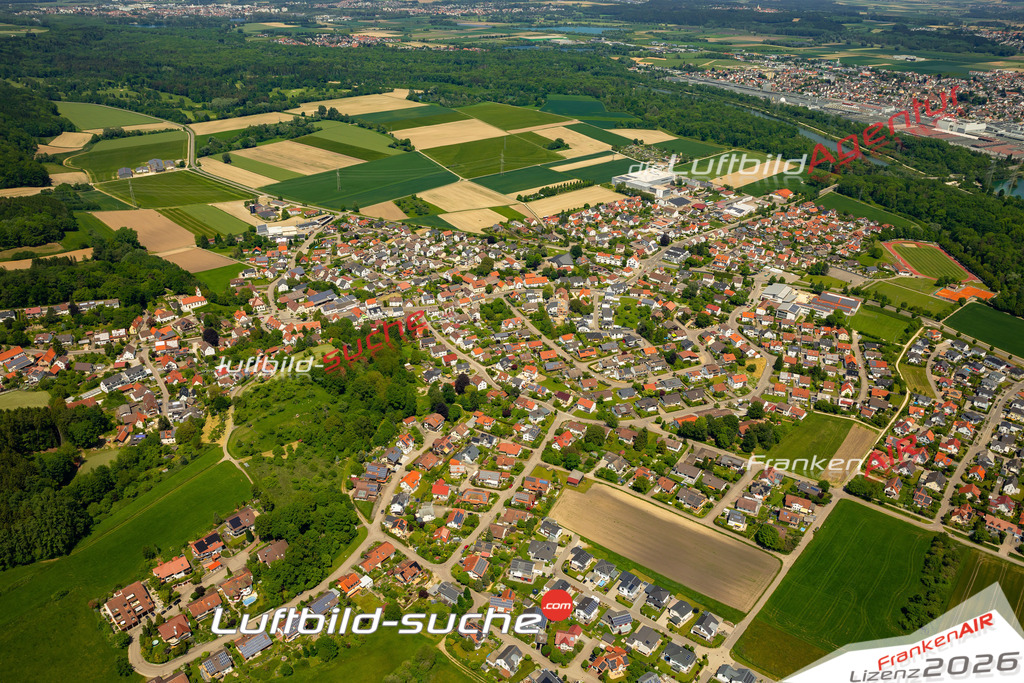 Das Luftbild zeigt  Illerrieden - Die Luftaufnahme wurde 2023 vom UL-Flugzeug aus erstellt ( keine Drohne ) - Hochauflösende Luftaufnahme - Für grossformatige Ausdrucke geeignet. Die Geschenkidee !Mit Lizenz und Bildrechte bestellbar