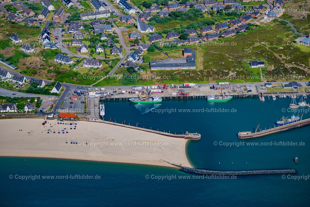 Sylt_Hörnum_Hafen_ELS_8900210625 | HöRNUM (SYLT) 13.06.2025 Hafenanlagen an der Meeres- Küste der Nordsee in Hörnum auf Sylt im Bundesland Schleswig-Holstein, Deutschland. // Port facilities on the seashore of the North Sea in Hoernum on Sylt in the state Schleswig-Holstein, Germany. Foto: Martin Elsen