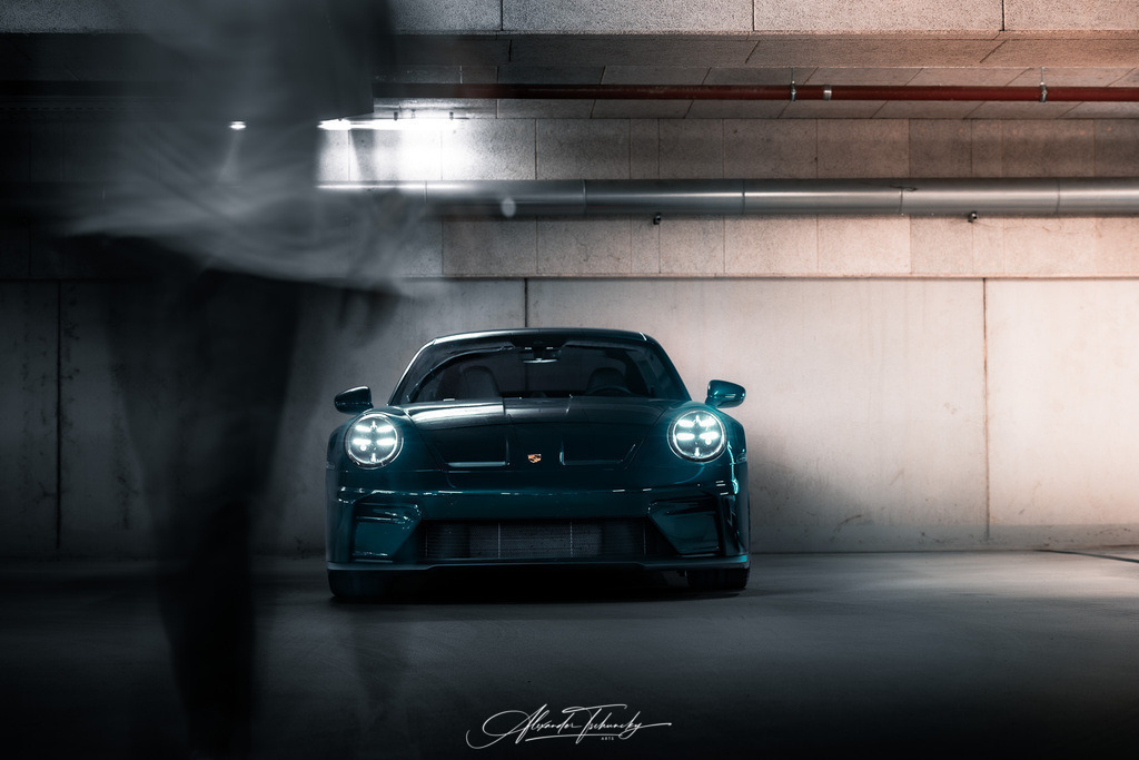911 GT3 Touring Arlogrünmetallic | Entdecken Sie die faszinierende Welt von Alexander Tschuncky Arts: Kreative Fotografie, atemberaubende Automobilkunst und hochwertiger Bilderdruck. Lassen Sie sich inspirieren! - Realisiert mit Pictrs.com
