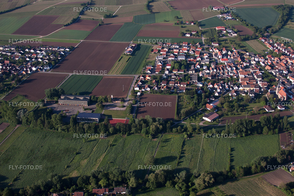 Ortsansicht | Luftbild: Ortsansicht im Ortsteil Ingenheim in Billigheim-Ingenheim im Bundesland Rheinland-Pfalz in Deutschland. Foto: IMG_64750.jpg vom 04.05.2014 durch Werner Riehm/FLY-FOTO.de - Realisiert mit Pictrs.com