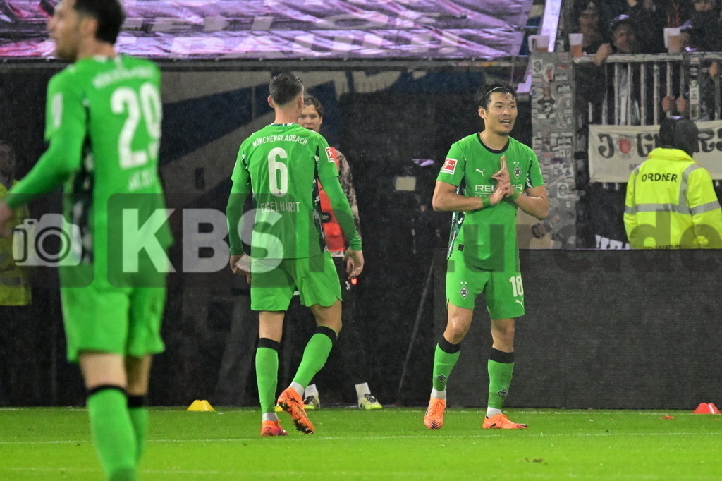 KBS Picture_FCStPauli-Gladbach_045 | Bor.Moenchengladbach Torjubel zum 3:0 Torschuetze ist Machino Shuto (Bor.Moenchengladbach) , Engelhardt Yannik (Bor.Moenchengladbach) links ,Sportplatz :  Millerntor Stadion, - Realisiert mit Pictrs.com